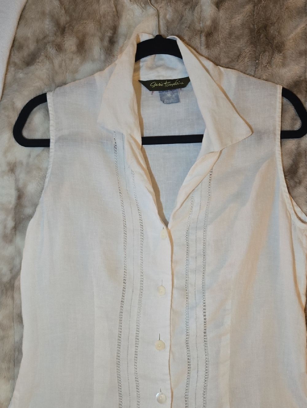 Susie Tompkins Classic Linen Sleeveless Blouse Medium. Lightweight Summer Soft